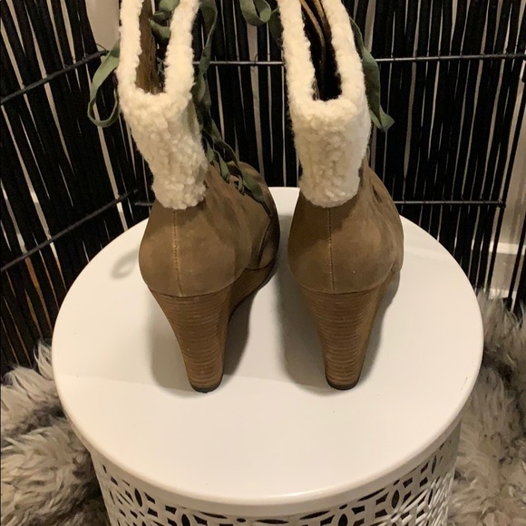 (PRE-LOVED) RESTRICTED WOMEN WEDGE HEEL BOOTS💖 - Picture 2 of 6